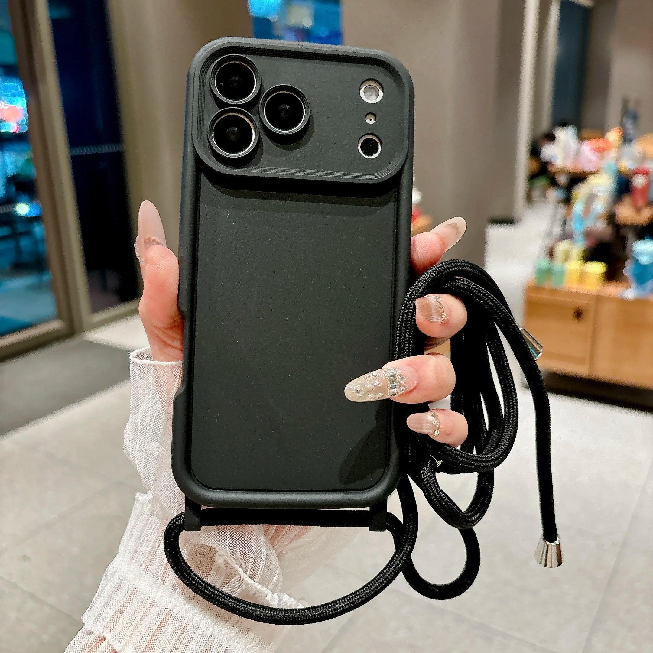 Capa de Celular para iPhone 17 16 15 14 13 12 11 Pro Xs Max 7 8 Plus 16e 17e com Alça Ajustável Transversal e Cordão, Capa Macia