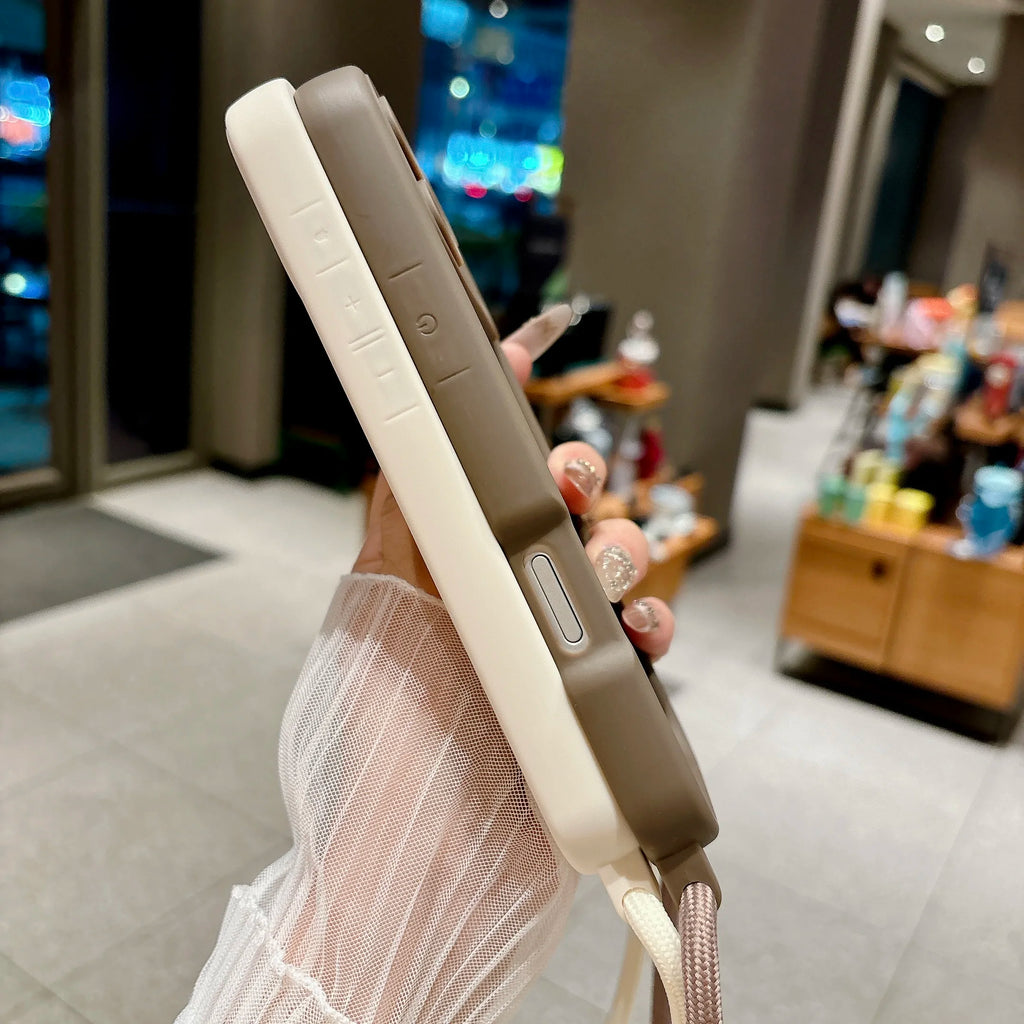 Capa de Celular para iPhone 17 16 15 14 13 12 11 Pro Xs Max 7 8 Plus 16e 17e com Alça Ajustável Transversal e Cordão, Capa Macia
