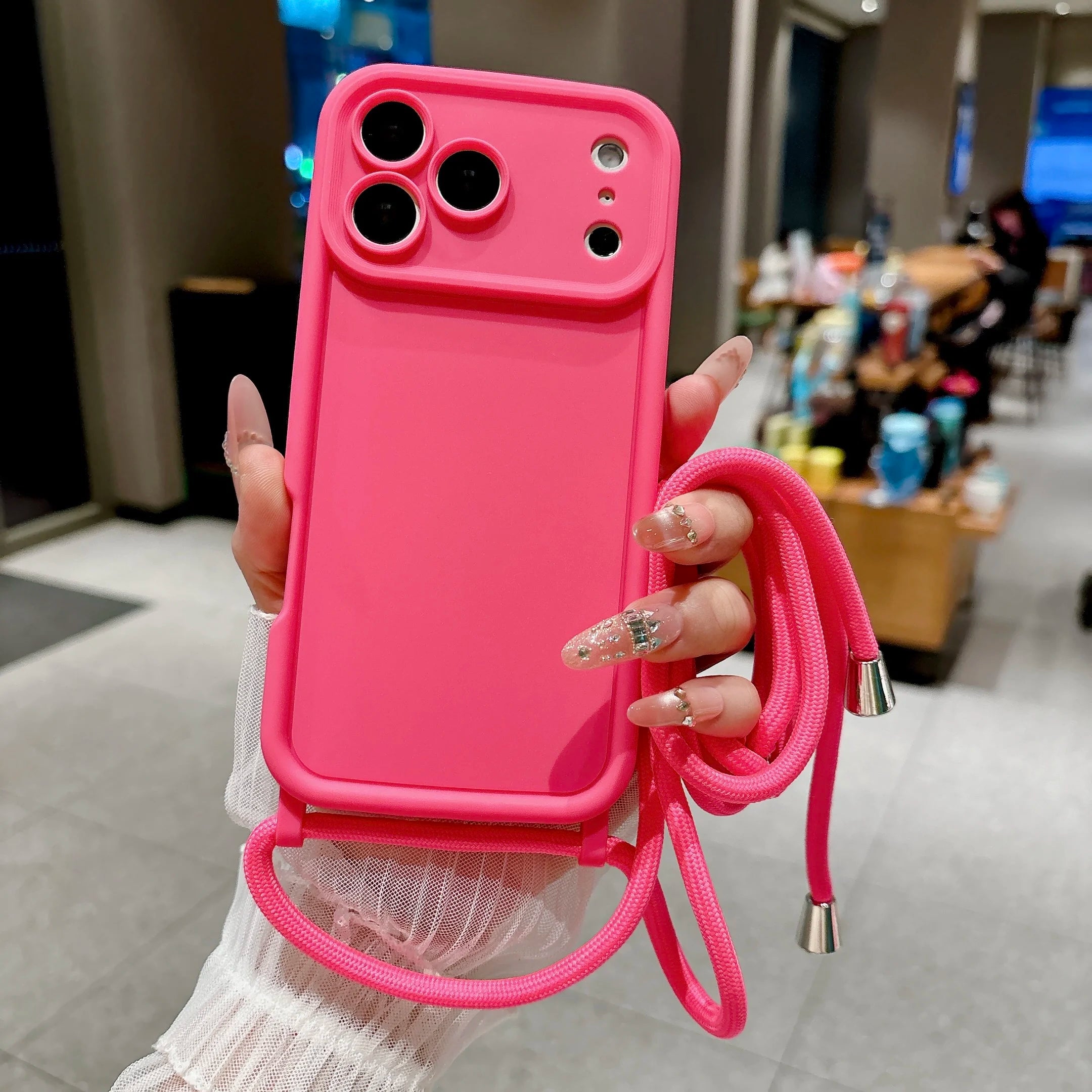 Capa de Celular para iPhone 17 16 15 14 13 12 11 Pro Xs Max 7 8 Plus 16e 17e com Alça Ajustável Transversal e Cordão, Capa Macia