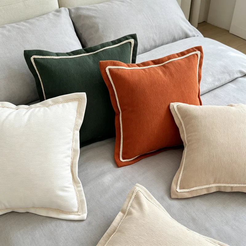 Almofada Decorativa de Veludo Micro Ondulado com Borda Dupla Franzida e Acabamento Trançado, Macia e Resistente à Sujeira para Sofá e Cama