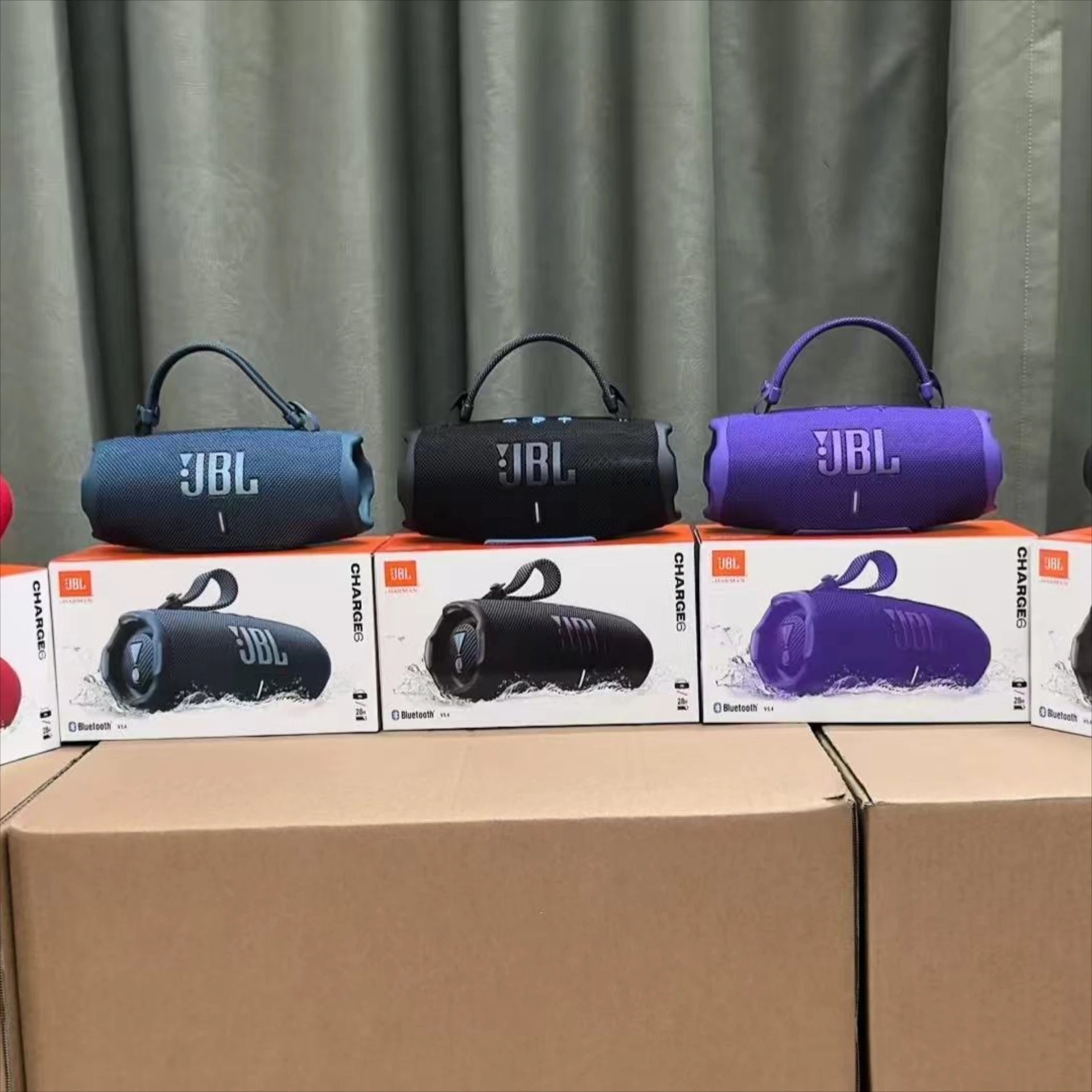 Caixa de Som Bluetooth Portátil JBL Charge 6 FLIP6 à Prova d'Água IPX7 com Som Estéreo e Tweeter Independente